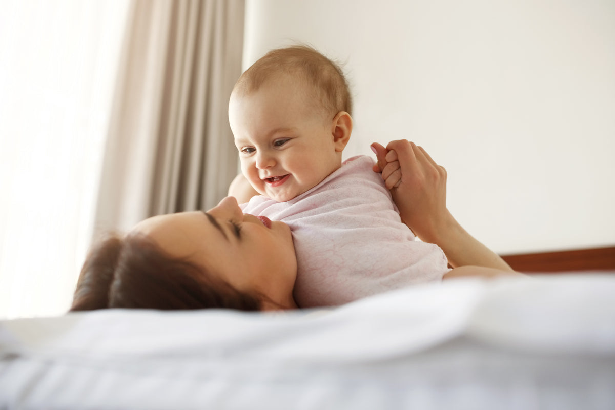 A Parent's Guide To Transitioning Your Baby from Swaddling to Sleep Nests
